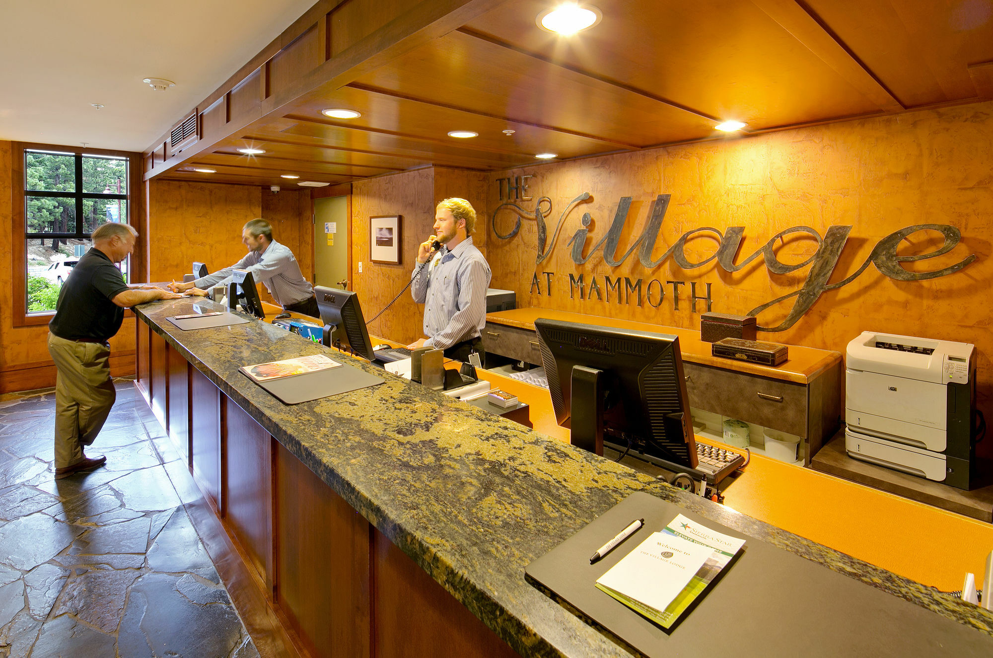 The Village Lodge Mammoth Lakes Exteriör bild